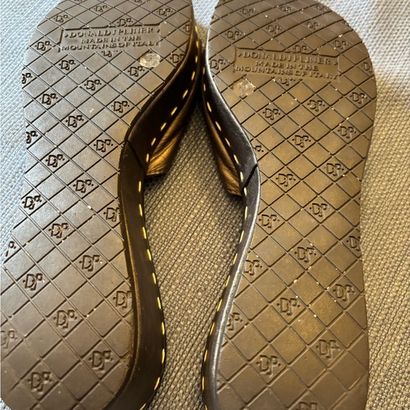 Donald J Pliner womens, Italian Salya wedge sandal 7M - Picture 3 of 8